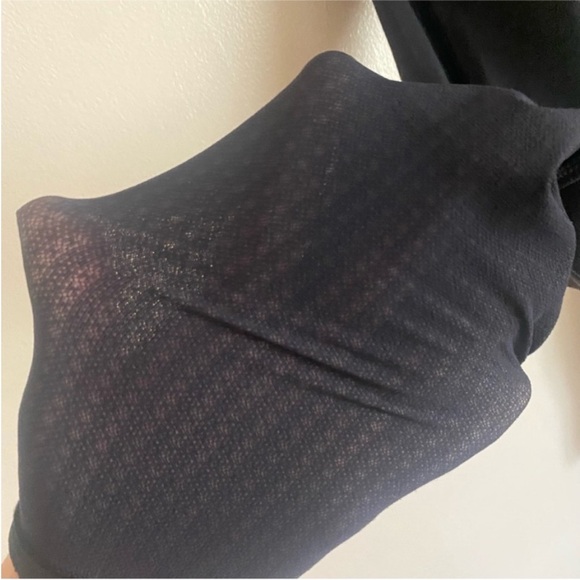 Lululemon leggings in black with geometric detail, 2 - Picture 5 of 11